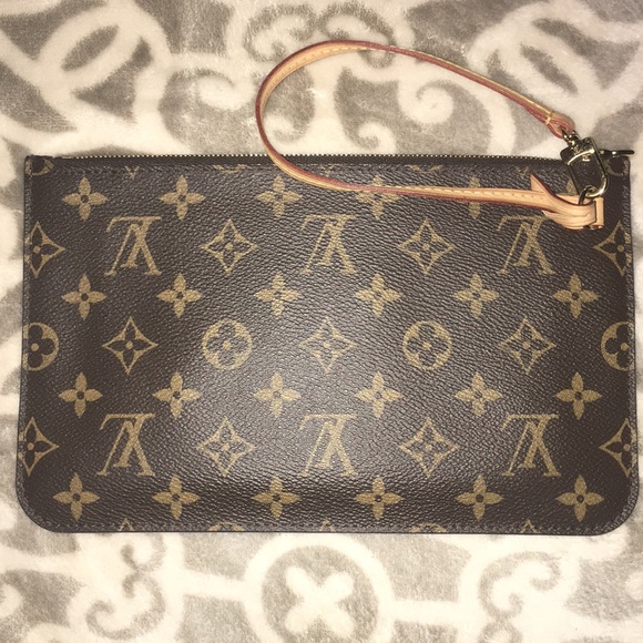 Louis Vuitton Handbags - ⛔️⛔️SOLD on Merc⛔️⛔️Louis Vuitton Neverfull Pouch
